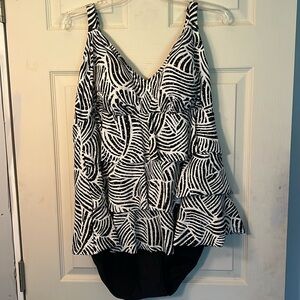 EUC Womens PLUS SIZE 20W one piece swimsuit